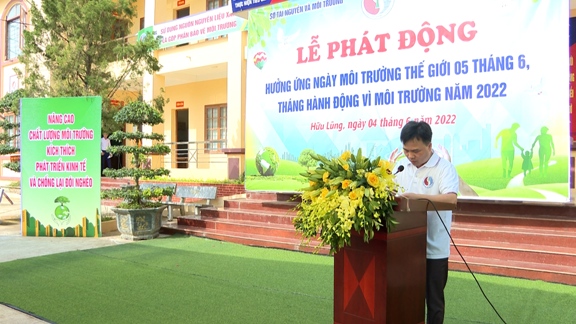 Đồng chí Nguyễn Hữu Trực, Phó giám đốc Sở Tài nguyên và Môi trường tỉnh phát biểu tại lễ phát động