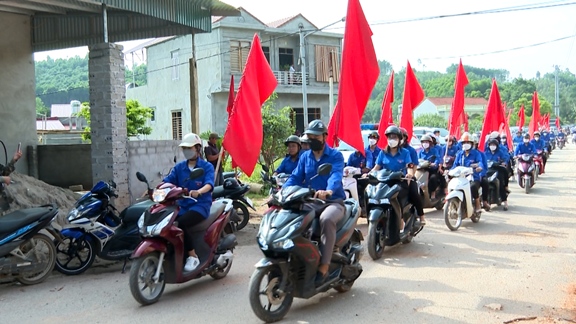 Lực lượng Đoàn viên thanh niên Huyện Hữu Lũng diễu hành tuyên truyền cổ động trên các tuyến đường