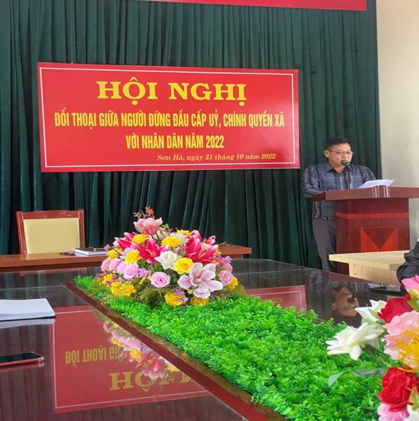 Đ/c Nguyễn Phúc Thật Bí thư Đảng ủy, Chủ tịch UBND  xã đối thoại với nhân dân