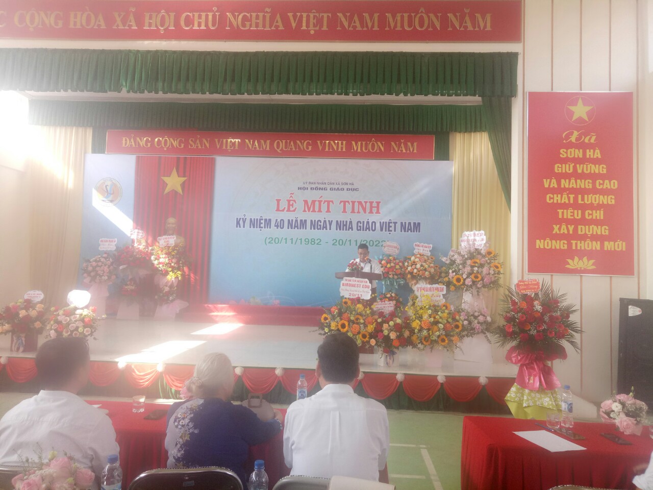 Đ/c Nguyễn Phúc Thật, Bí thư Đảng ủy - Chủ tịch UBND xã phát biểu chúc mừng tại buổi lễ